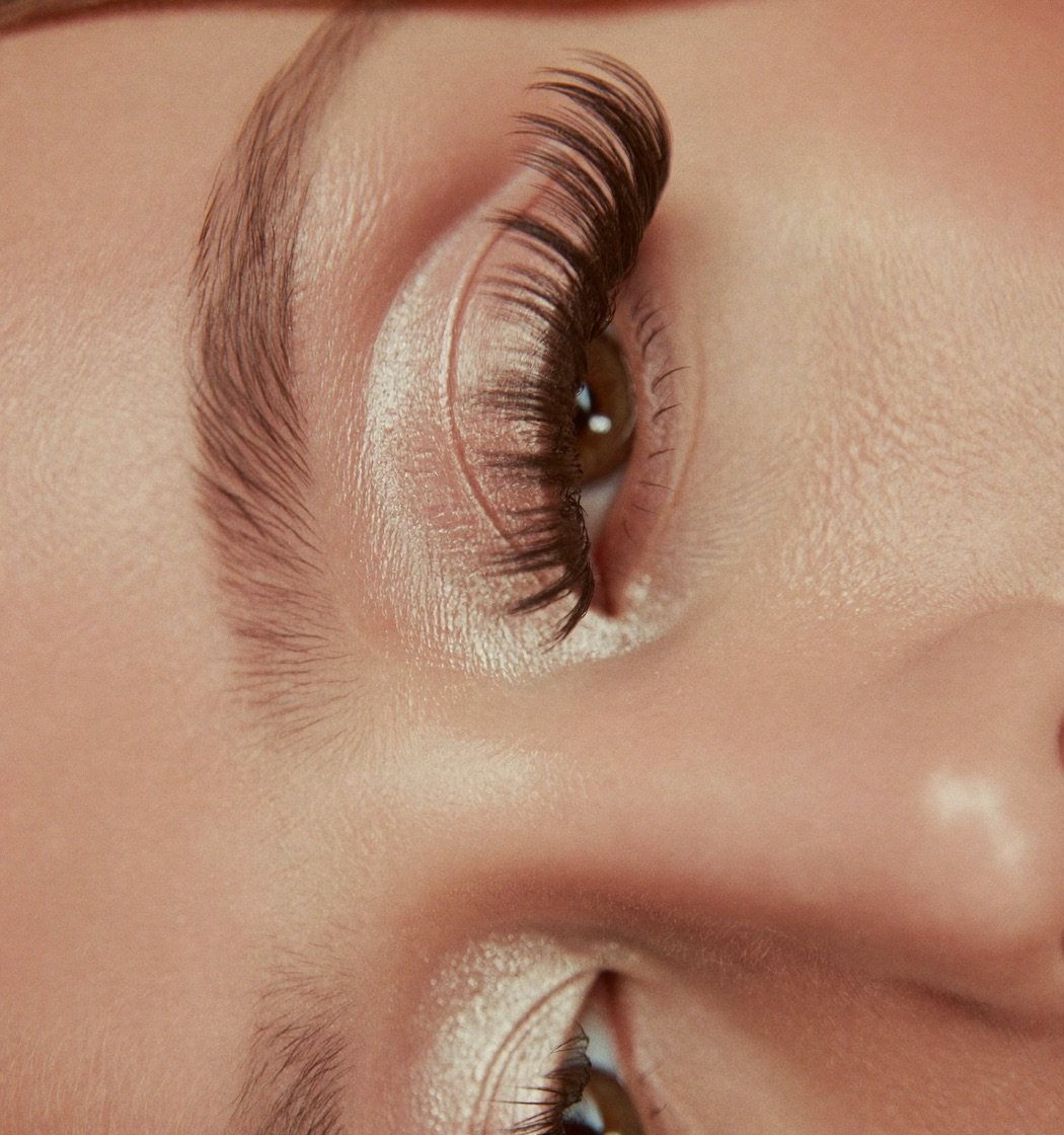 Detail of a full volume lash set